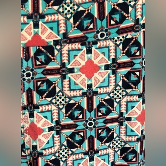 LuLaRoe Tall and Curvy Leggings - Picture 2 of 8